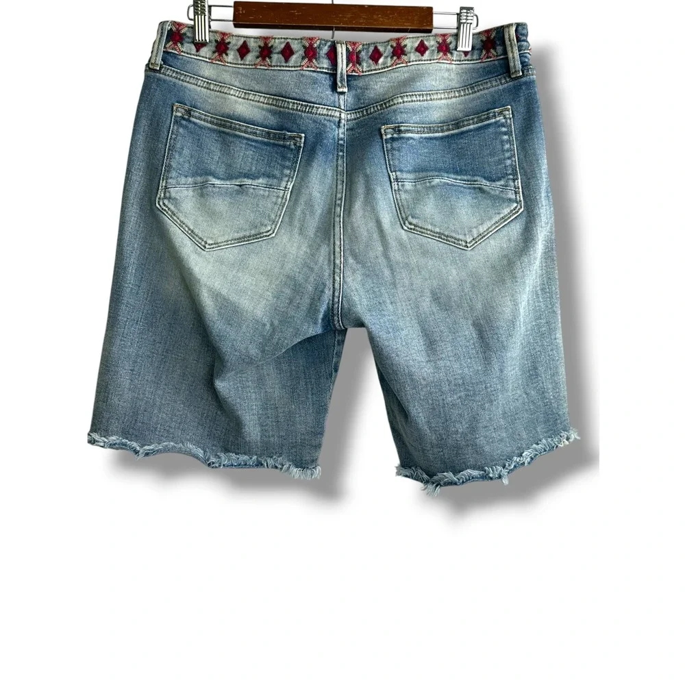 Driftwood Lulu Embroidered Bermuda Denim Shorts Medium Wash Raw Hem Size 29